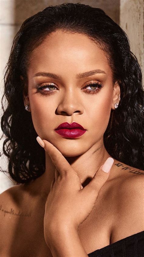 Pin by NA on Rihanna | Celebrity makeup looks, Rihanna face, Classic makeup looks