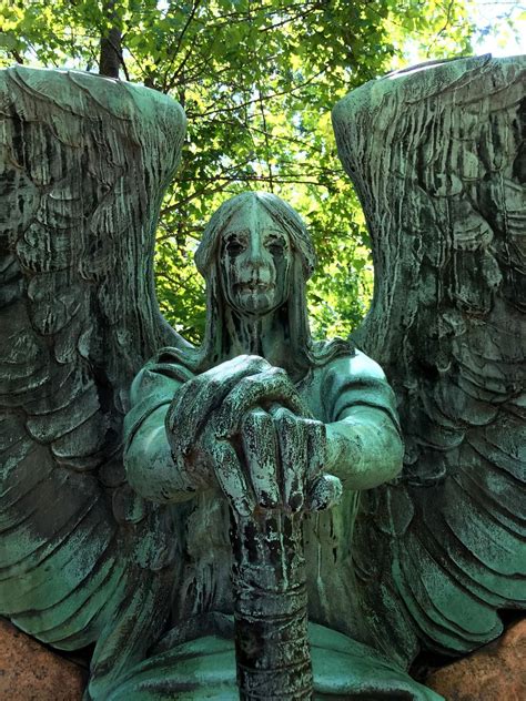 Weeping Angel Statue | Angel statues, Cemetery statues, Weeping statue