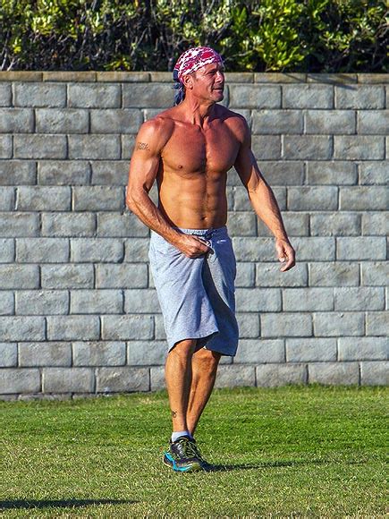 Tim McGraw Works Out Shirtless in San Diego: Photos : People.com