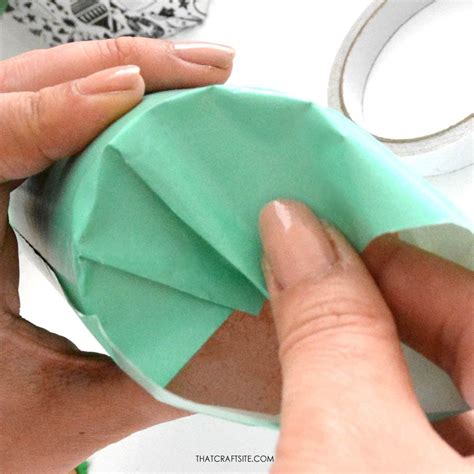 How to Wrap a Cylinder Gift the Round Pleated Way