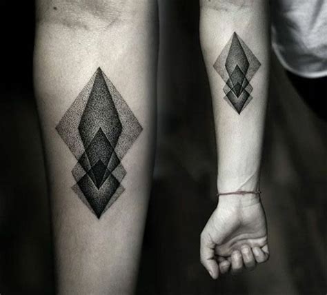 Tatouages géométriques - belle idée ou tendance qui va s'évaporer | Geometric tattoo, Geometric ...