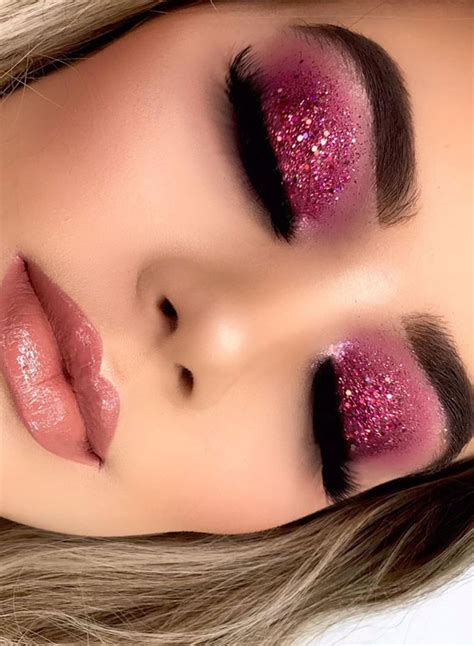 Best Eye Makeup Looks for 2021 : Shimmery pink eyeshadow