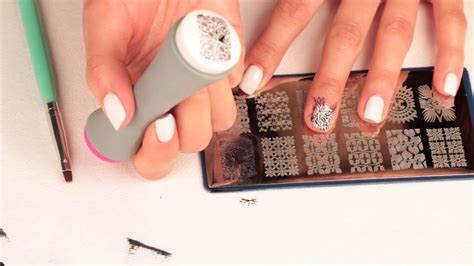 Nail stamping : qu'est-ce que c'est et comment le réaliser?