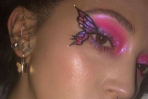 Y2K Makeup Inspo 🦋 | Pretty makeup, Artistry makeup, Creative makeup looks