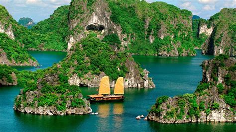 Halong Bay, The Beauty of the World Heritage Sites in Vietnam ...