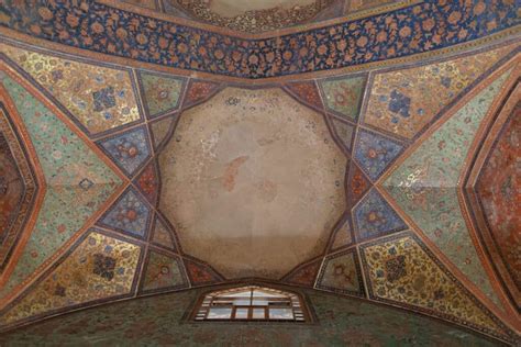 Architecture Of Isfahan: Marvels Of Islamic Design And Engineering