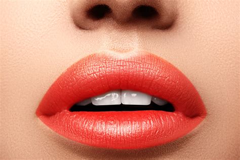 What Color Red Lipstick Is Best For Blondes | Lipstutorial.org