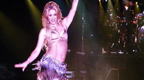 Shakira "Ojos asi" Live in Moscow 2011 - YouTube