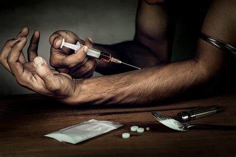 Signs of Heroin Addiction | Banyan Treatment Center