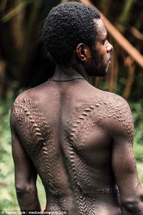 Kangunaman tribesmen scar backs to represent their 'crocodile spirit' | Daily Mail Online