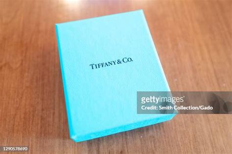 Tiffany Blue Box Photos and Premium High Res Pictures - Getty Images