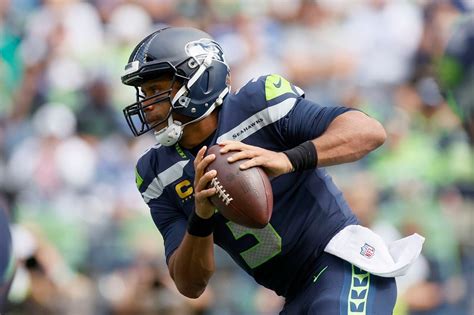 Seahawks implode in spectacular fashion, fall to Tennessee Titans 33-30 ...