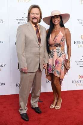 Travis Tritt and wife Theresa. 2019 Kentucky Derby. | Travis tritt, Country singers, Singer