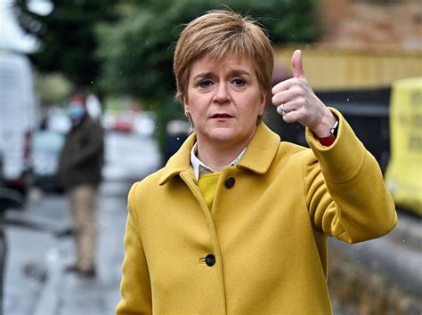 Photo of Nicola Sturgeon with thumbs up becomes hilarious meme | indy100