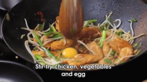 How To Make Chicken Pad Thai GIF - Padthai Chicken Noodles - Discover & Share GIFs