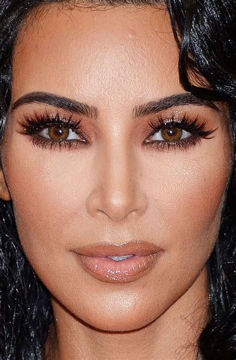 Close-up of Kim Kardashian at the 2019 Met Gala. Kim K Makeup, Makeup Inspo, Makeup Inspiration ...