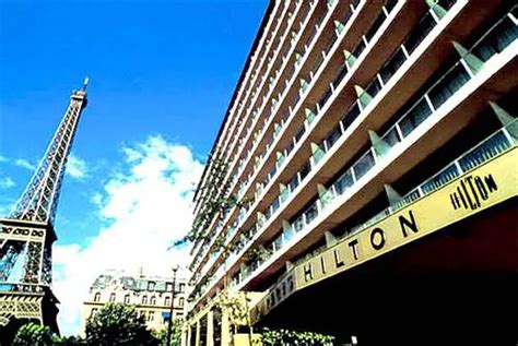 Paris Hilton Full Frontal Photo Joke | The Travel Tart Blog