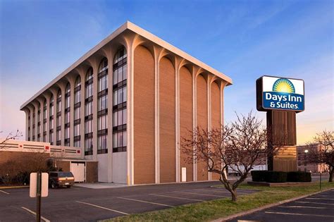 DAYS INN & SUITES BY WYNDHAM ELYRIA: Bewertungen, Fotos ...