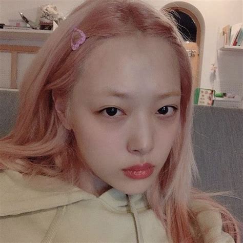 sulli lq icon pfp selfie pink hair Sulli Choi, Choi Jin, Beautiful ...