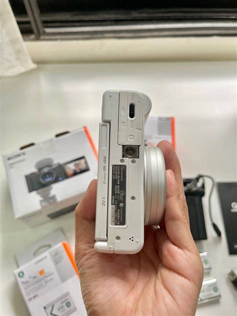 SONY ZV1 WHITE, Photography, Cameras on Carousell