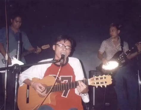 Chito Miranda Shares Throwback Photos: “Hindi naman ako magaling mag-gitara” | PhilNews