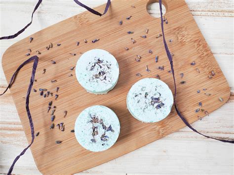 How To Make Lavender & Tea Tree DIY Shower Steamers