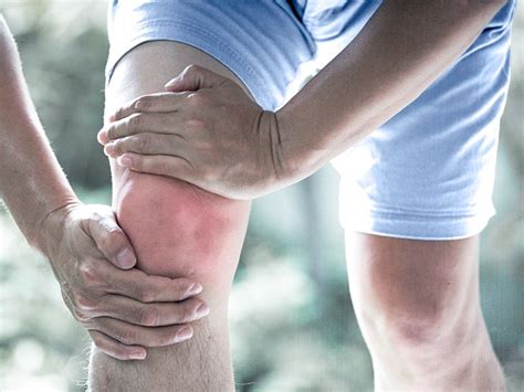 Gout in knee: Symptoms, treatment, and more