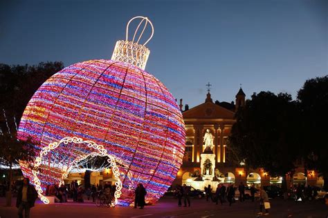 Christmas Decorations Around the World - World inside pictures