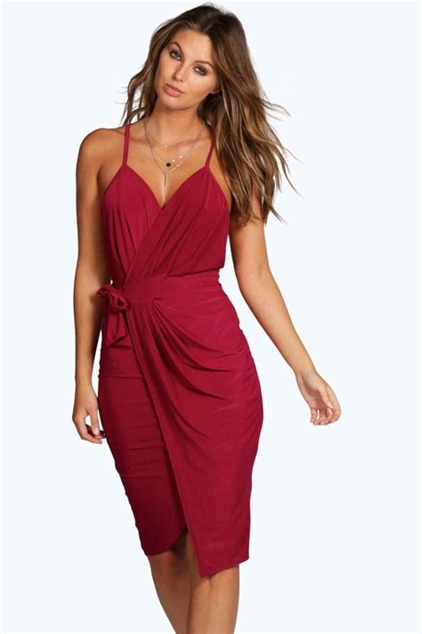 Get dance floor-ready in an entrance-making evening dress. Look knock-out on nights out in ...