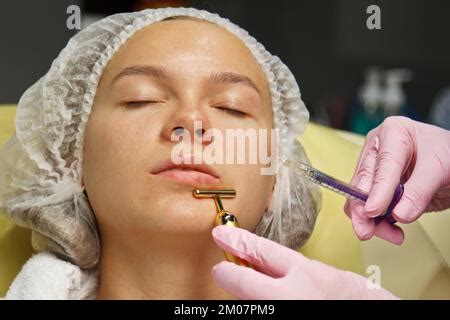 contour plastic. A cosmetologist injects a botulinum toxin to tighten and smooth out wrinkles on ...