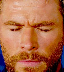 Chris Hemsworth Gifs Chris Hemsworth Shirtless, Thor Ragnarok 2017, Snowwhite And The Huntsman ...