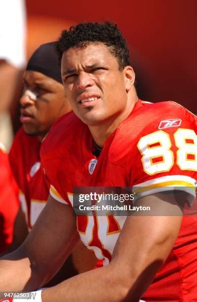 Tony Gonzalez Chiefs Photos and Premium High Res Pictures - Getty Images