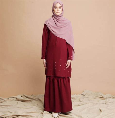 7 Warna Jilbab Yang Cocok Untuk Baju Merah Maroon - Prempuan.com