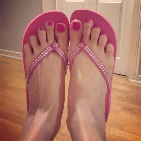 pink on pink | Womens flip flop, Style, My style