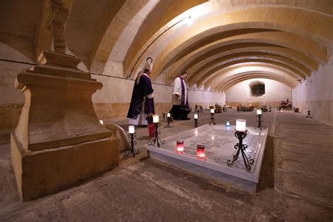 Archbishop blesses tombs in St Paul’s Cathedral crypt