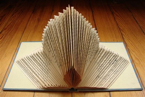 The 504 best BOOKSCULPTURE & PAPER ART images on Pinterest in 2018 ...