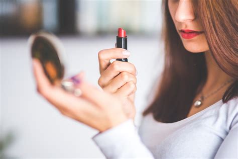 How To Pick The Right Lipstick For Your Skin Tone - Sandton Magazine