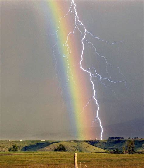 Lightning: beautiful but deadly | Rainbow photography, Nature ...