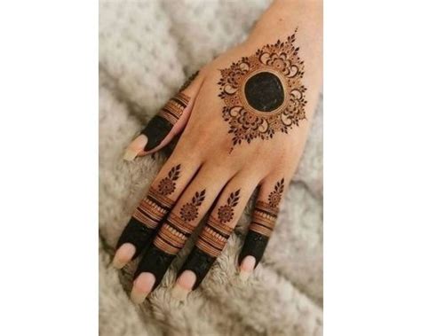 25 Stunning Mandala Mehndi Designs | Fabbon