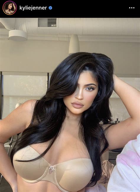 Kylie Jenner Rocks Bra, Looks Breathtaking In New Close-Up Instagram ...