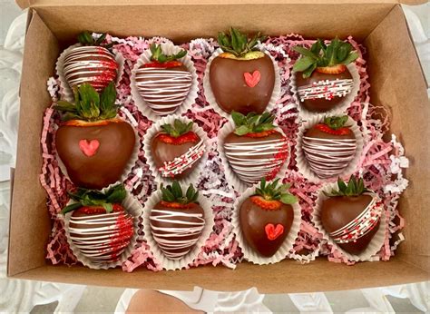 Valentine’s Day chocolate covered strawberry boxes | Strawberry box ...