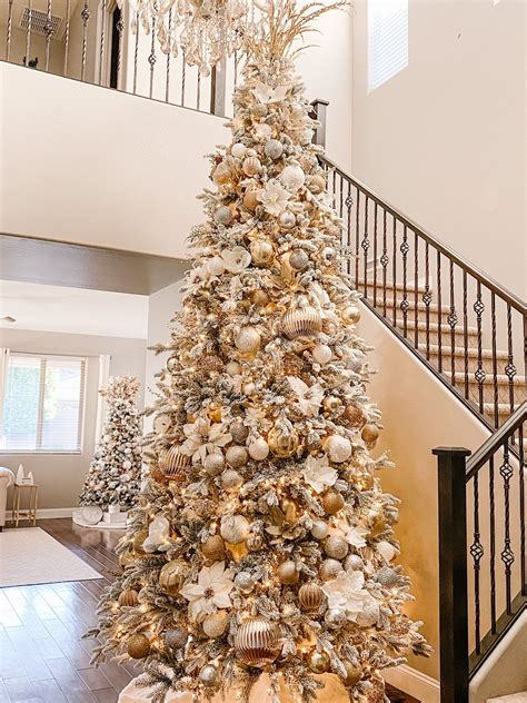 How to Decorate an Elegant White and Gold Christmas Tree Like A Pro | Gold christmas tree ...