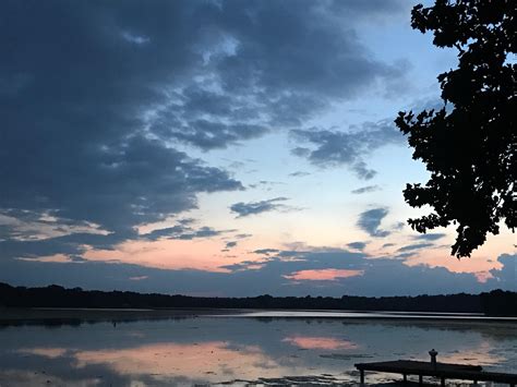 Sunset over Wilson Lake in Alabama [OC] [1600 x 900] : r/lakeporn