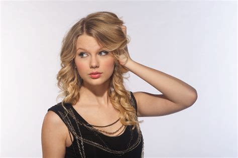 Taylor Swift - Photoshoot #082: SNL promos (2009) - Anichu90 Photo ...