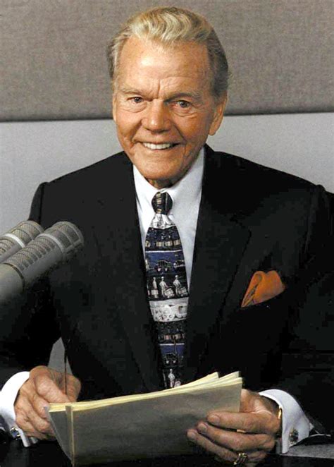 Radio news broadcasting pioneer Paul Harvey dies - The Blade