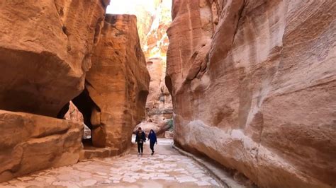 850 STEPS TO SEE THIS. Is it worth it? (7 Days in Jordan - Day 4. Petra ...