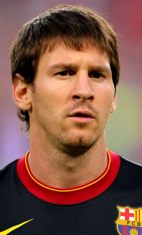 Highlight: 10 Most Iconic Hairstyles of Lionel Messi Throughout the Years | Amalito