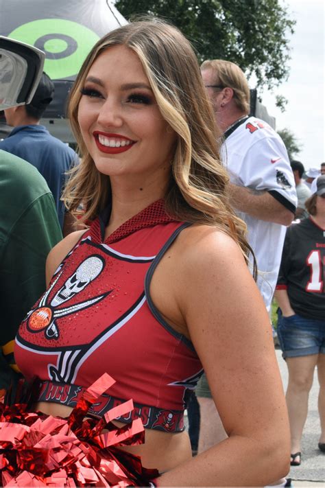 Tampa Bay Buccaneers Cheerleaders – Ultimate Cheerleaders