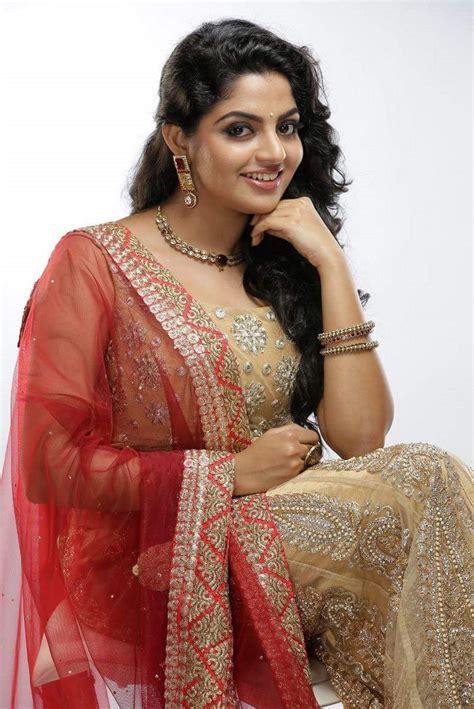 Nikhila Vimal Age, Family, Husband, Movies, Biography And More - BREEZEMASTI