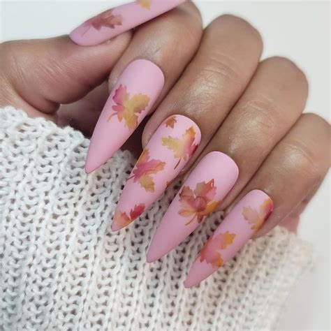 16 Fall Leaf Nail Art Designs That'll Put You In An Autumnal Mood